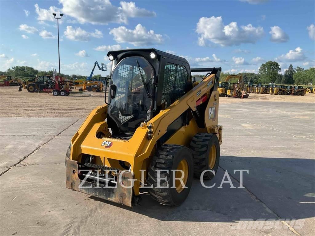 CAT 262D3 滑移装载机