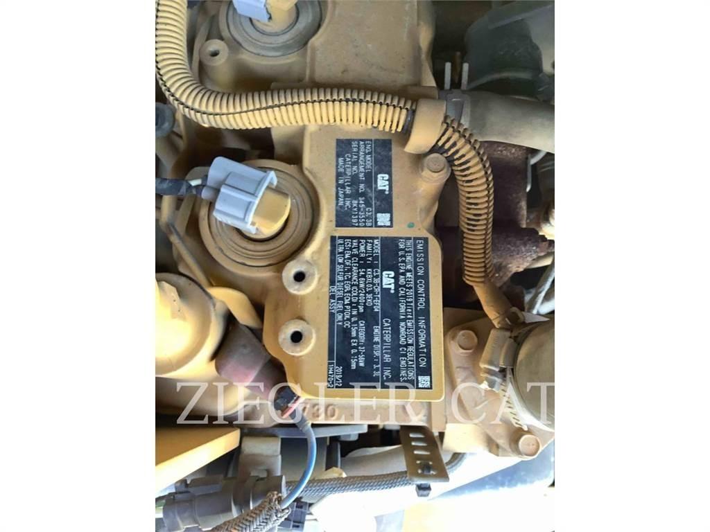 CAT 262D3 滑移装载机