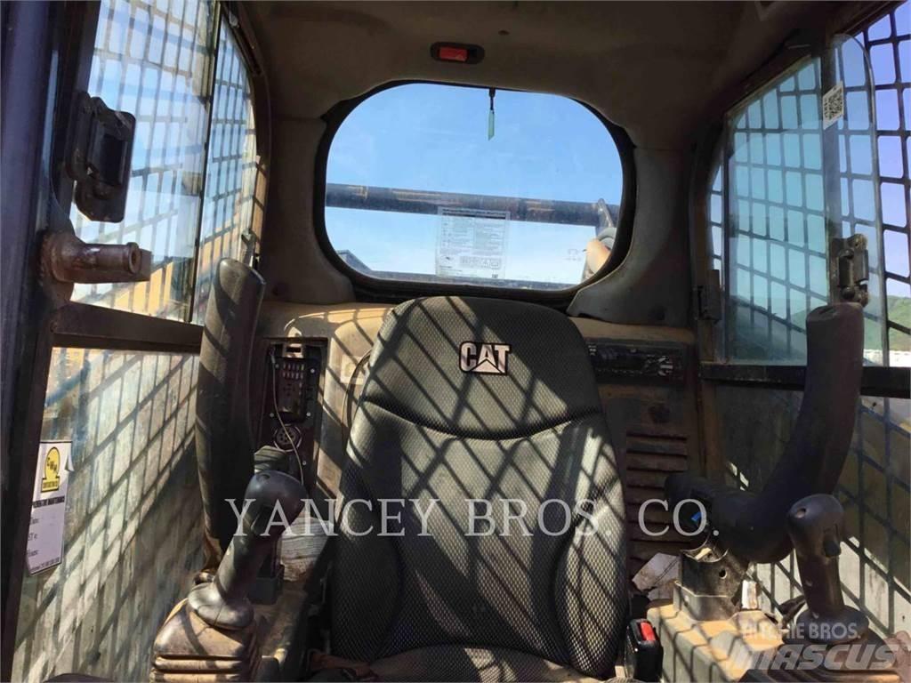 CAT 262D3 滑移装载机