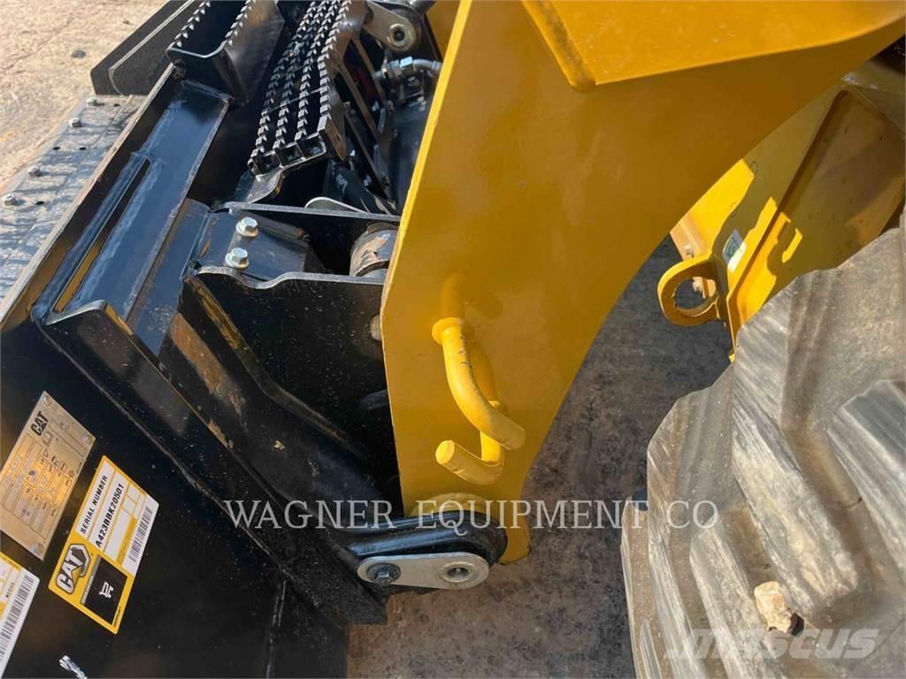 CAT 262D3 滑移装载机