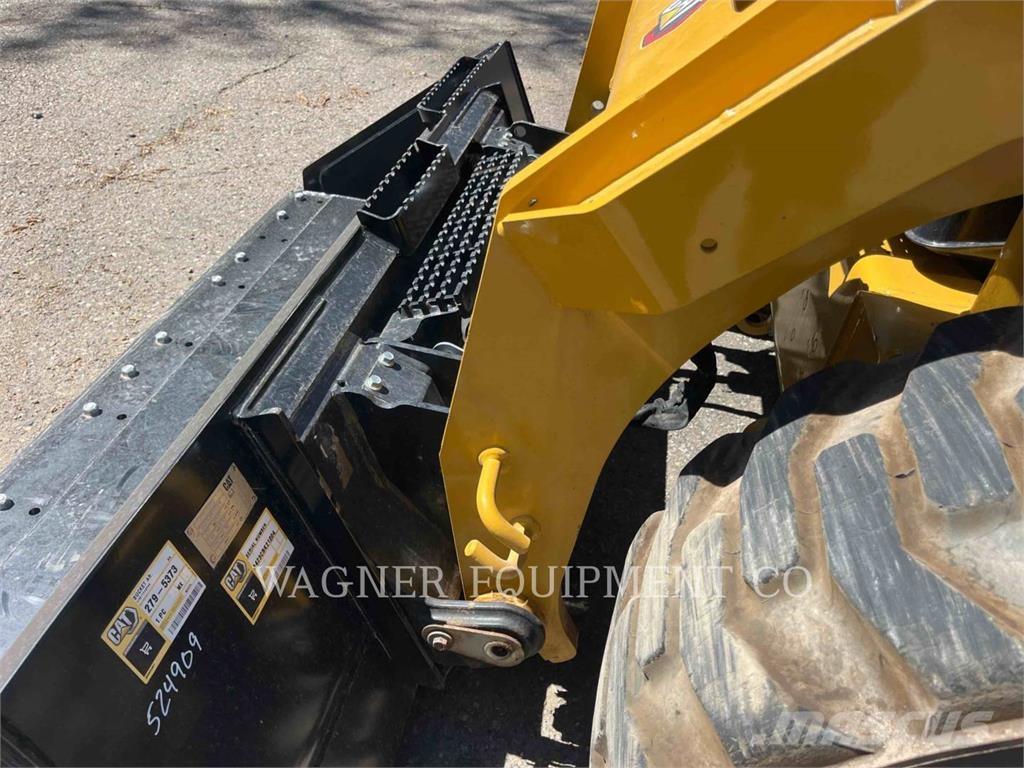 CAT 262D3 滑移装载机