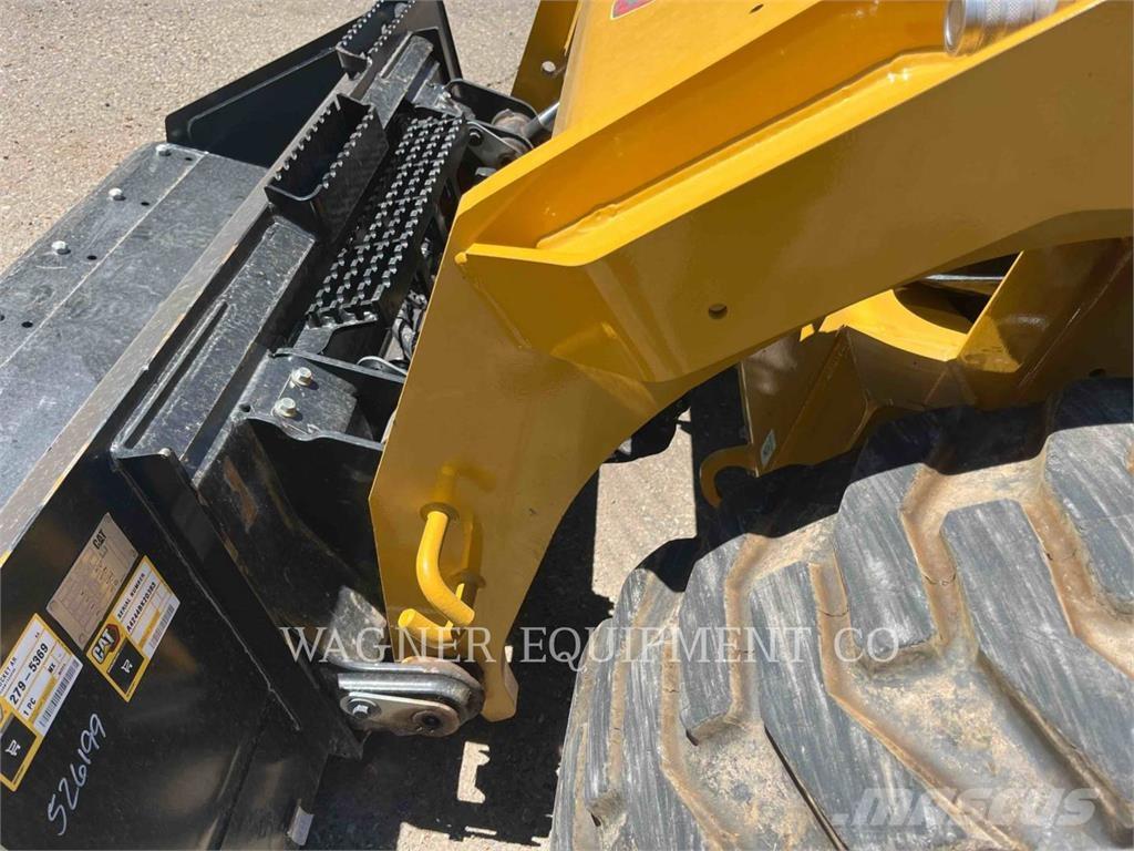 CAT 262D3 滑移装载机