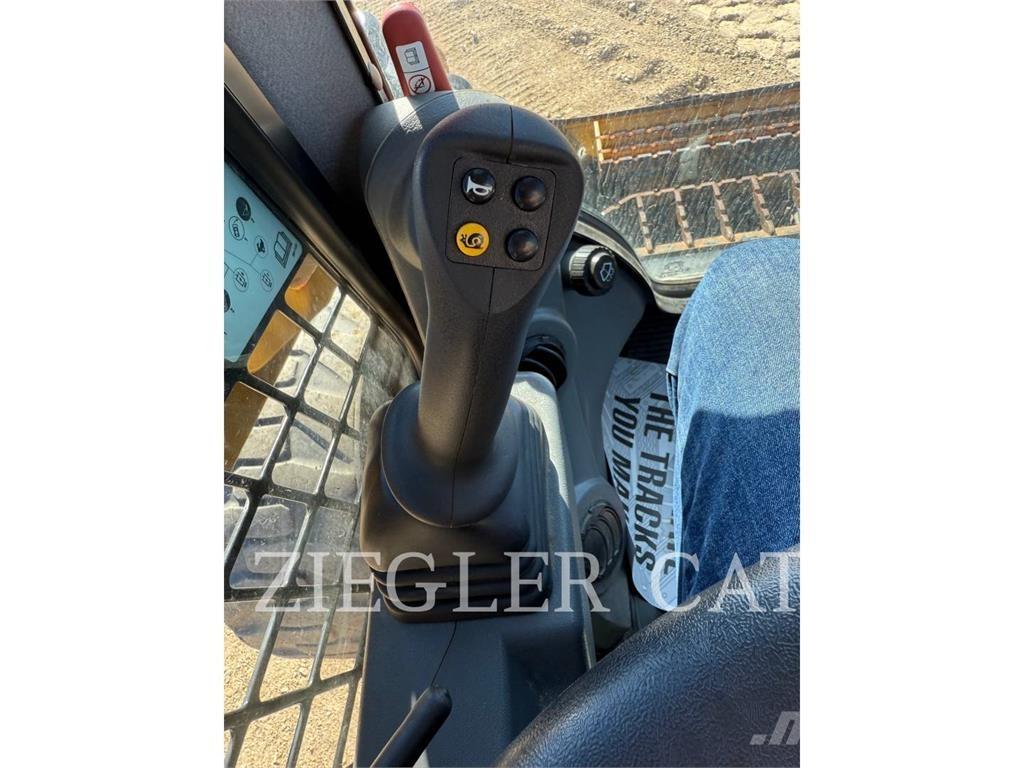 CAT 262D3 滑移装载机