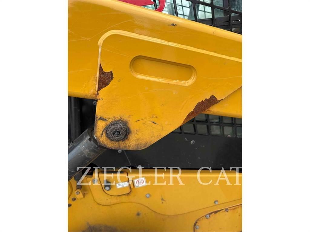 CAT 262D3 滑移装载机
