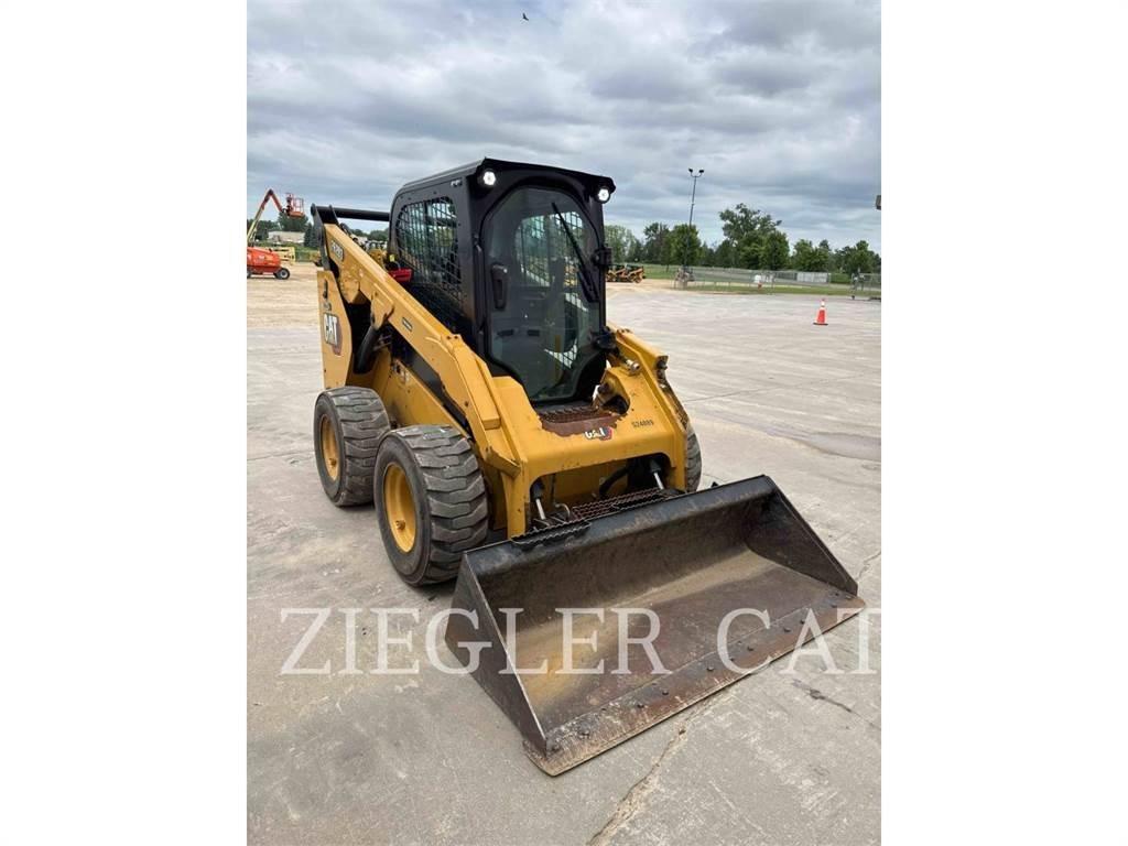 CAT 262D3 滑移装载机