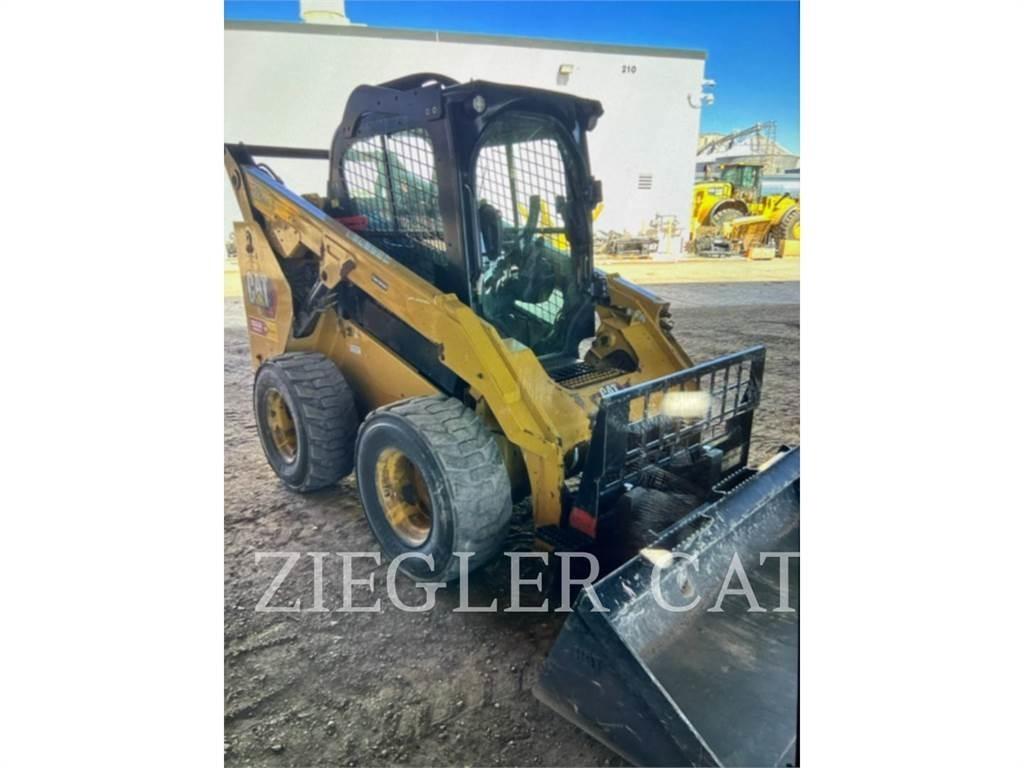 CAT 262D3 滑移装载机