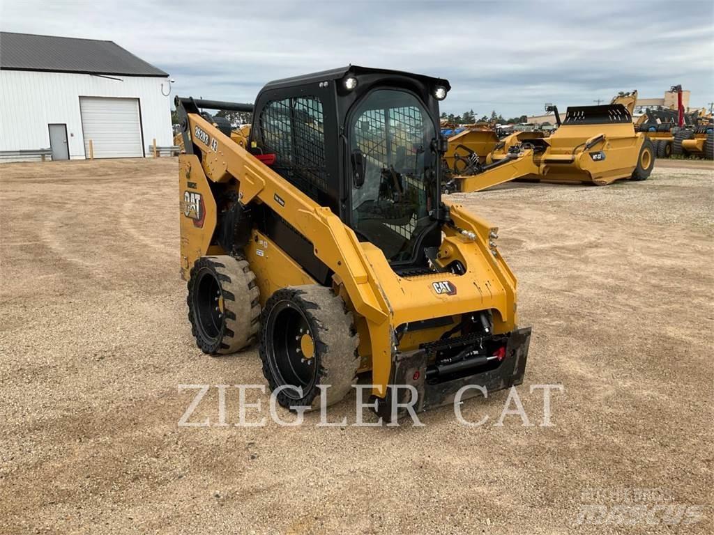 CAT 262D3 滑移装载机