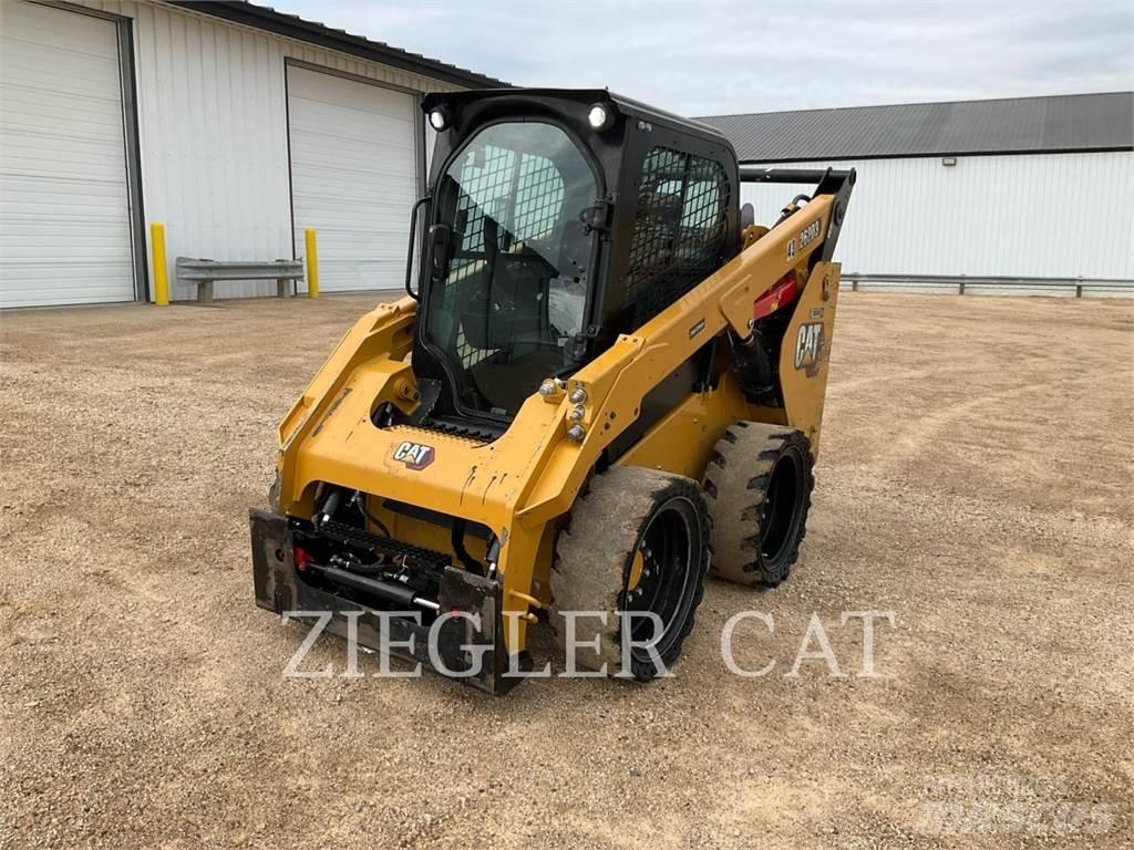 CAT 262D3 滑移装载机
