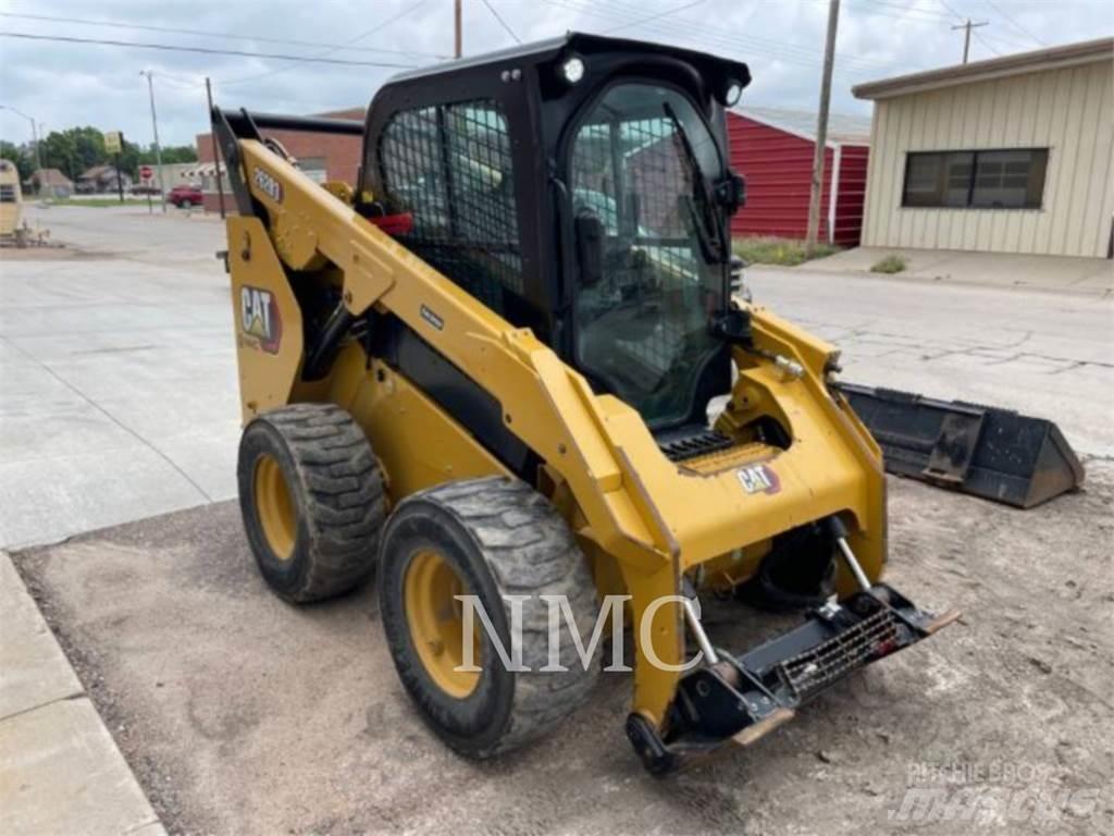 CAT 262D3 滑移装载机