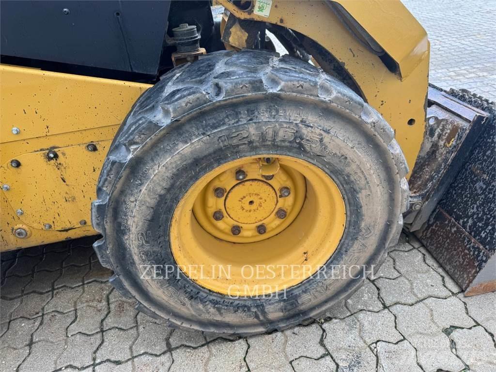 CAT 262D3 滑移装载机