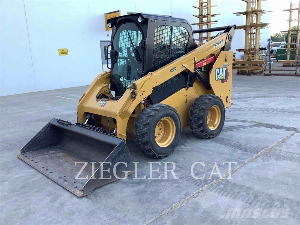 CAT 262D3 滑移装载机