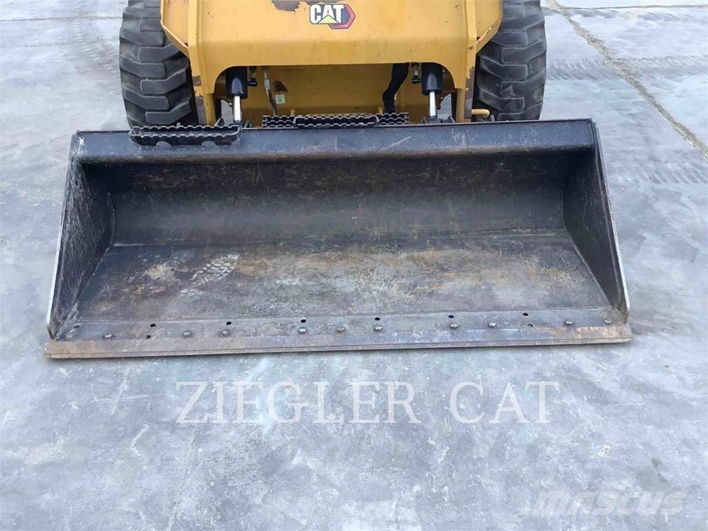 CAT 262D3 滑移装载机