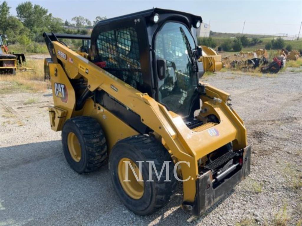 CAT 262D3 滑移装载机