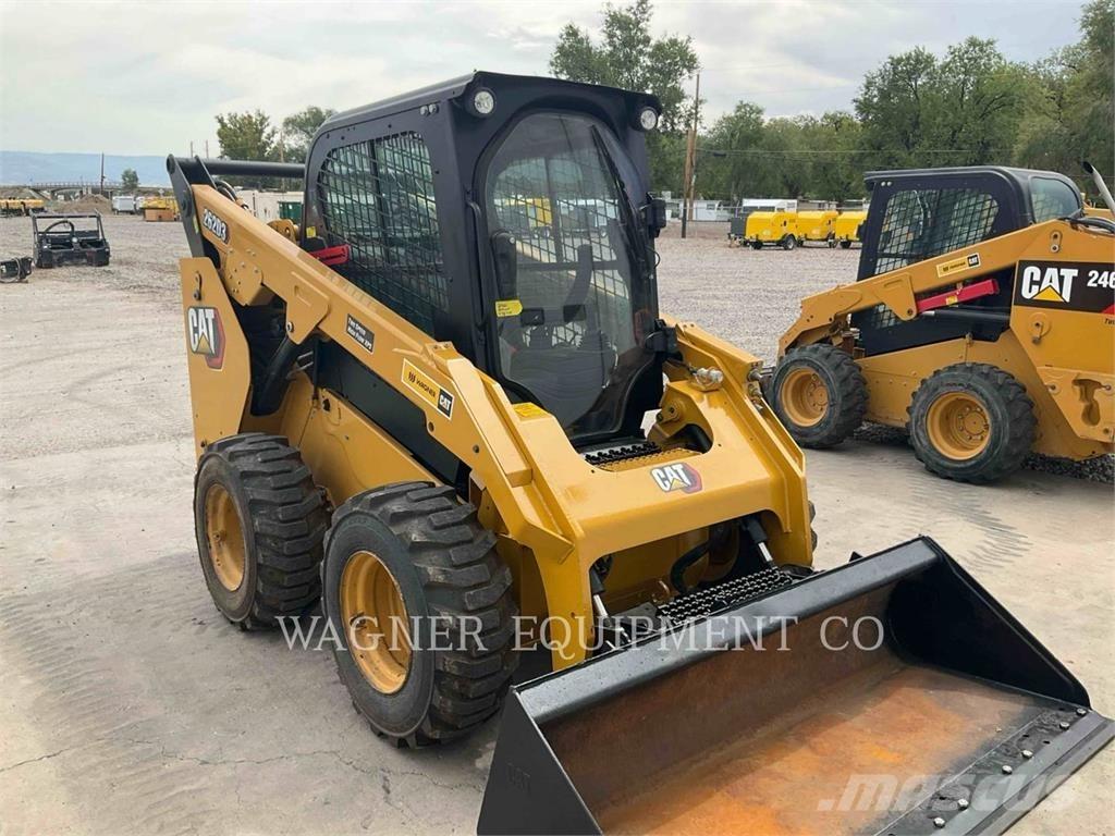 CAT 262D3 滑移装载机
