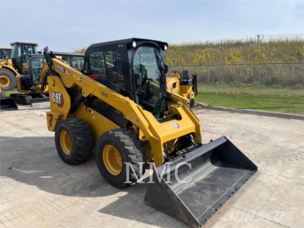 CAT 262D3 滑移装载机
