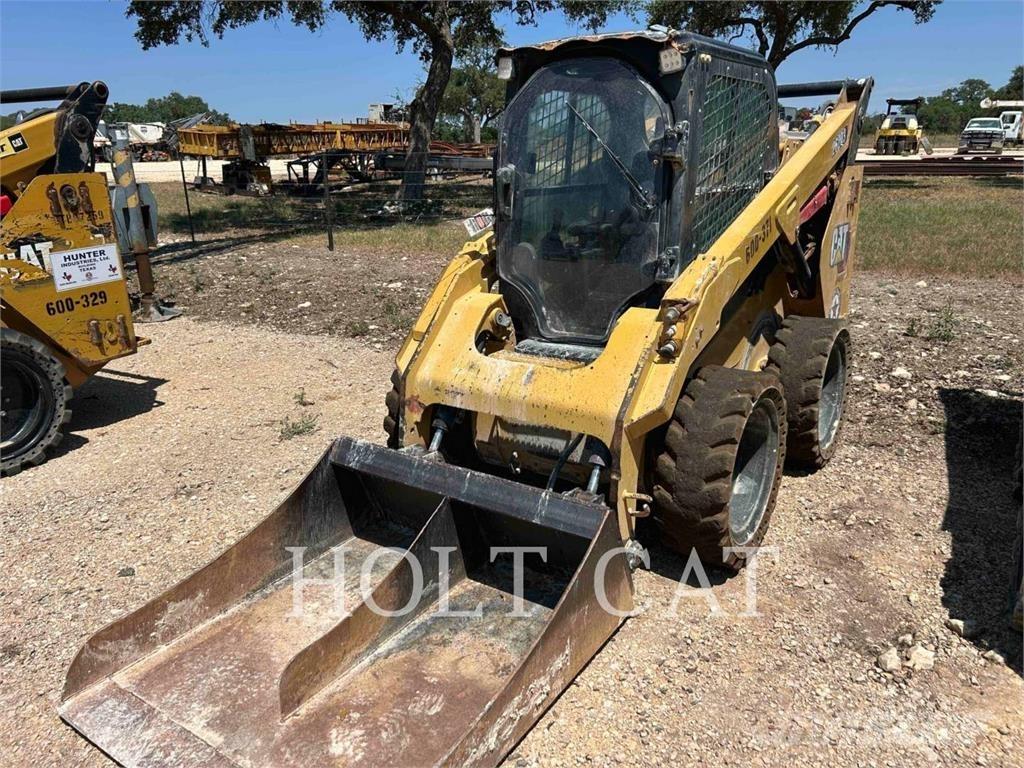 CAT 262D3 滑移装载机