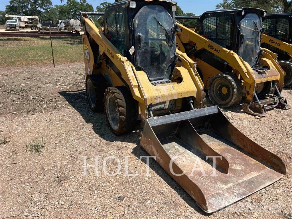 CAT 262D3 滑移装载机