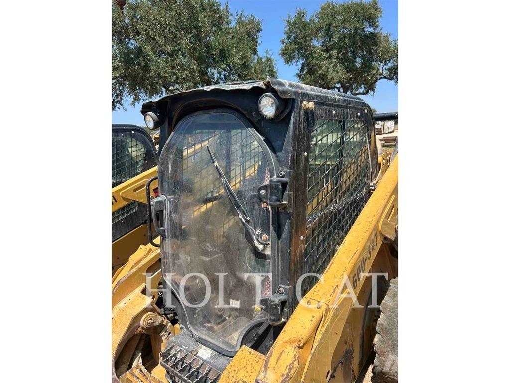 CAT 262D3 滑移装载机