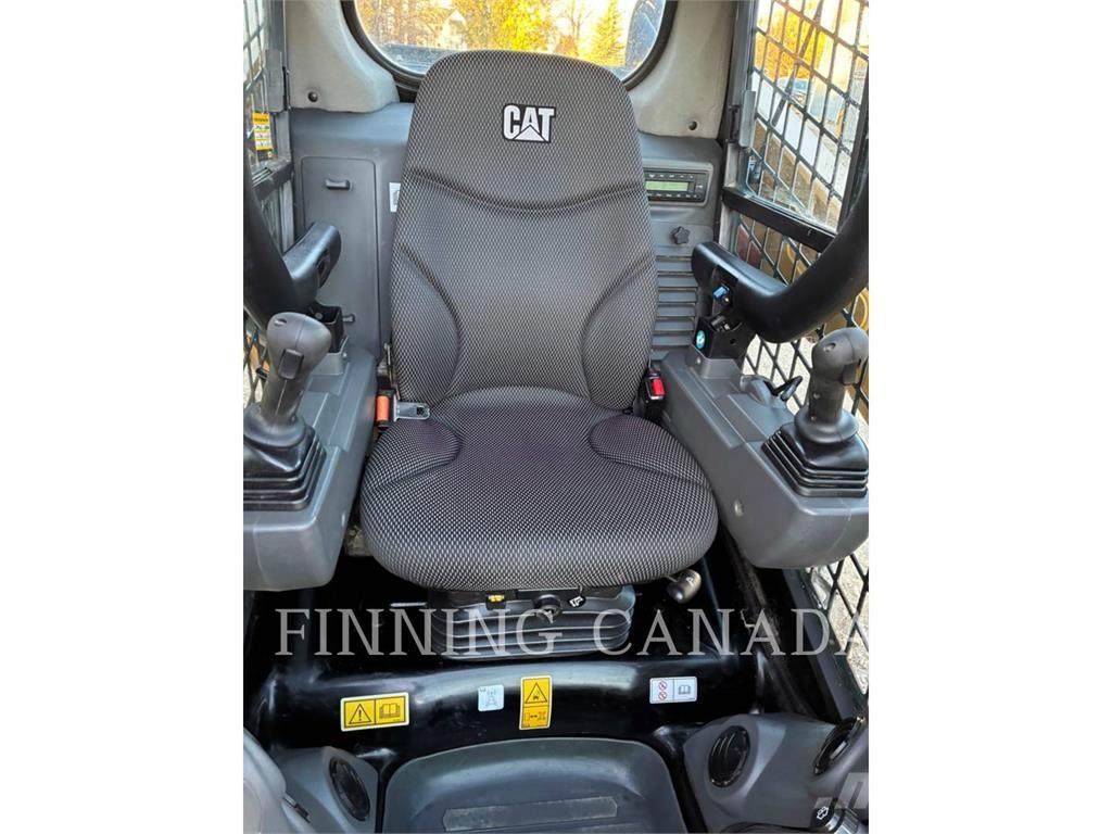 CAT 262D3 滑移装载机