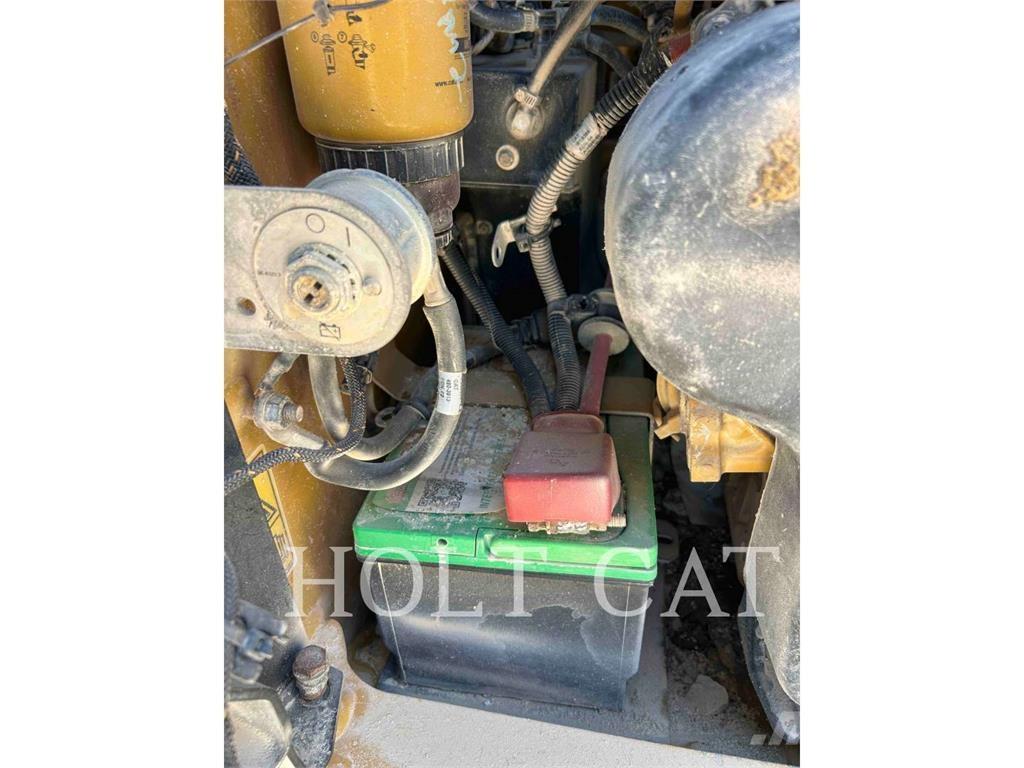 CAT 262D3 滑移装载机