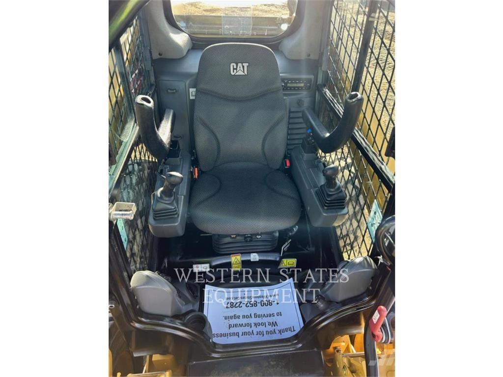 CAT 262D3 滑移装载机