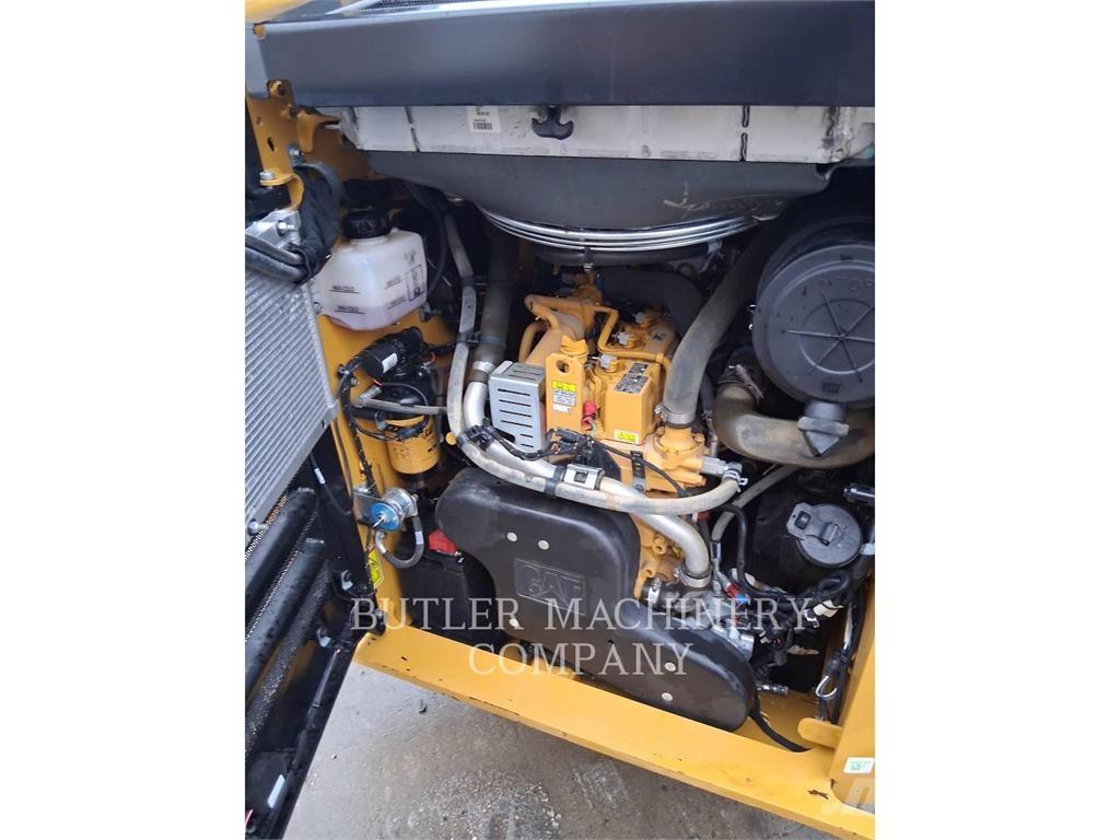 CAT 262D3 C3H2 滑移装载机