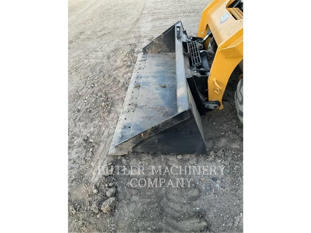 CAT 262D3 C3H2 滑移装载机