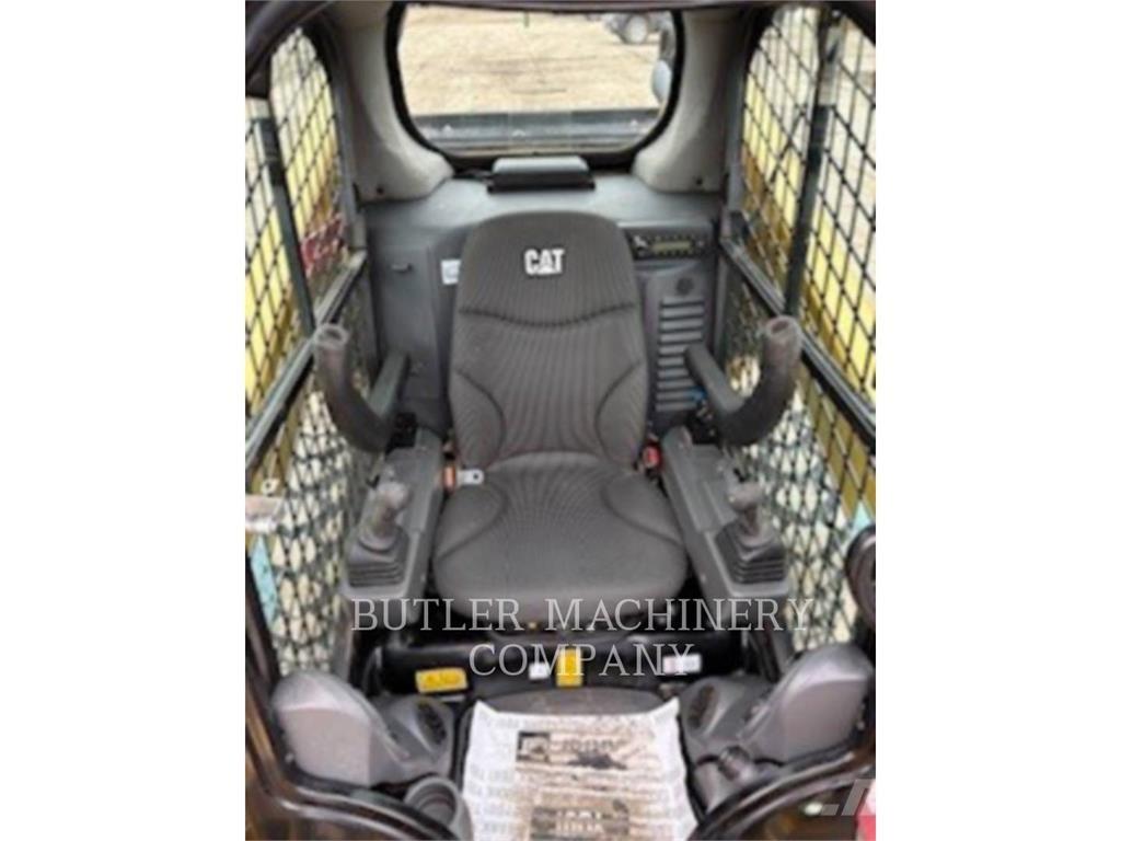 CAT 262D3 C3H2 滑移装载机