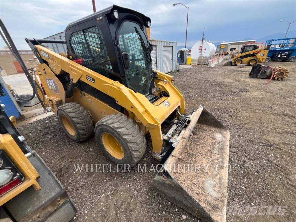 CAT 262D3 C3HF 滑移装载机