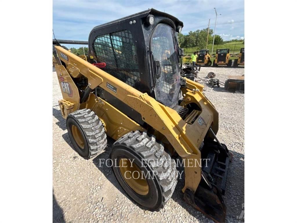 CAT 262D3XPS2C 滑移装载机