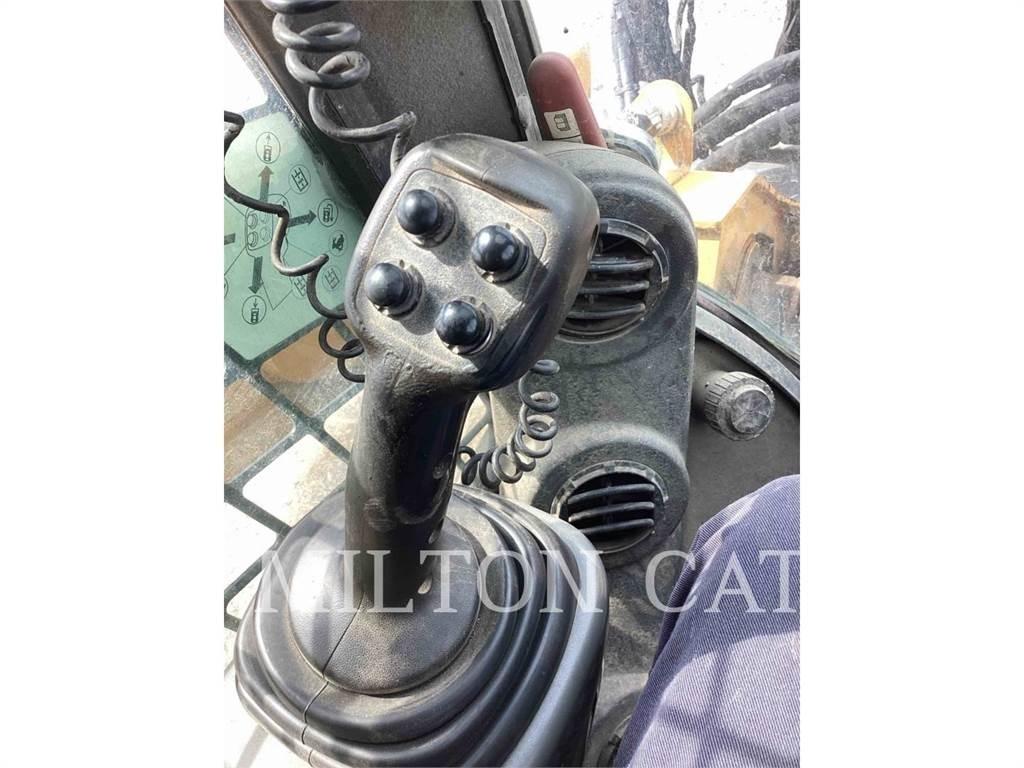 CAT 272D 滑移装载机