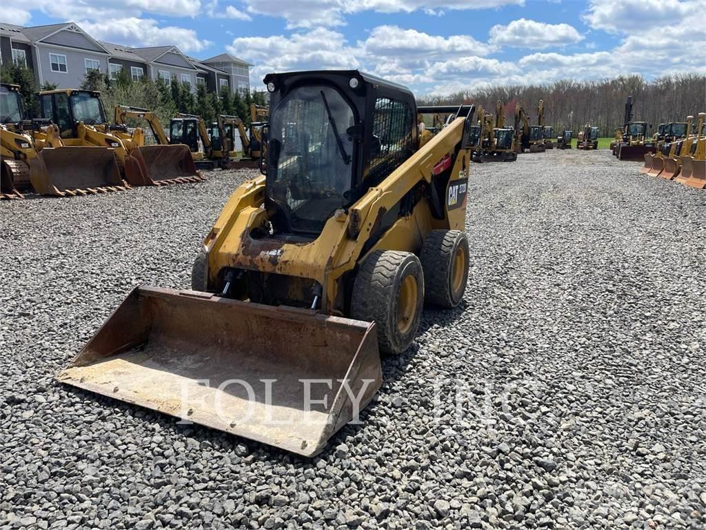 CAT 272D 滑移装载机