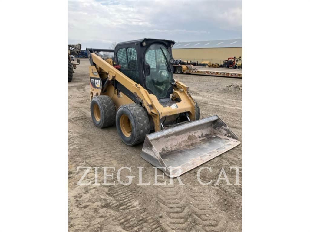 CAT 272D 滑移装载机