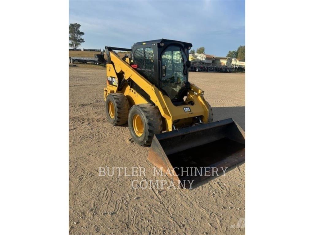 CAT 272D 滑移装载机