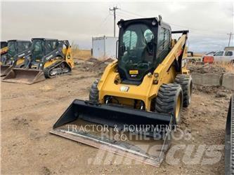 CAT 272D2 滑移装载机