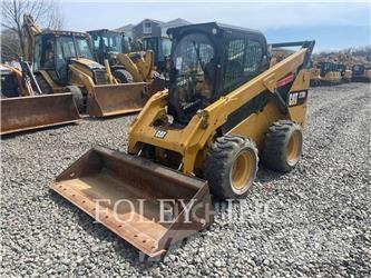 CAT 272D2 滑移装载机