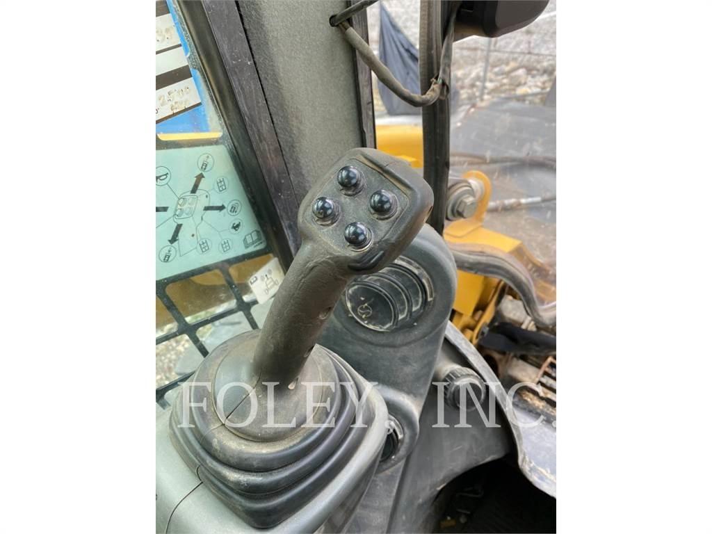 CAT 272D2 滑移装载机