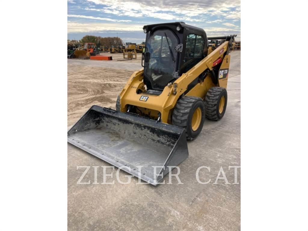 CAT 272D2 滑移装载机