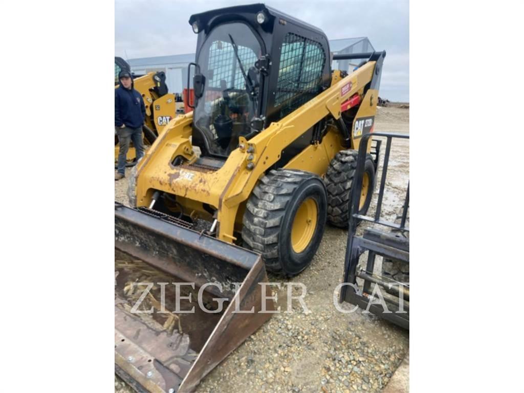 CAT 272D2 滑移装载机