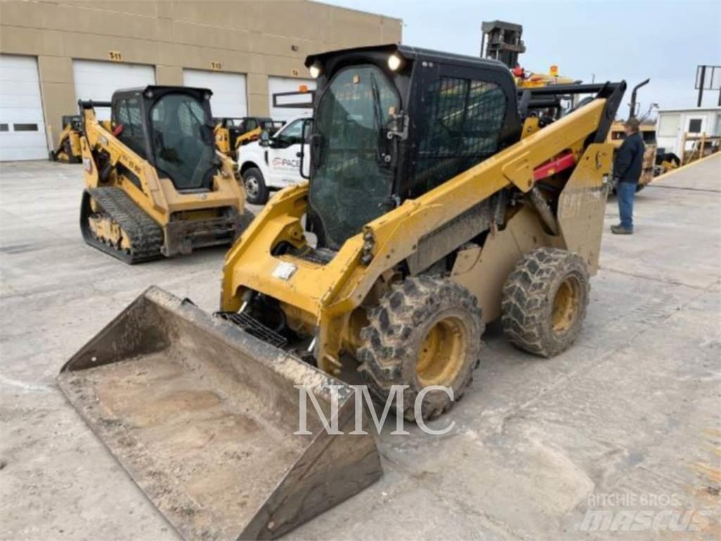 CAT 272D2 滑移装载机