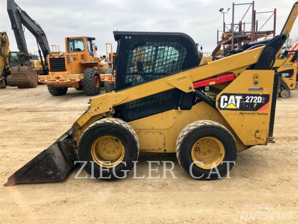 CAT 272D2 滑移装载机
