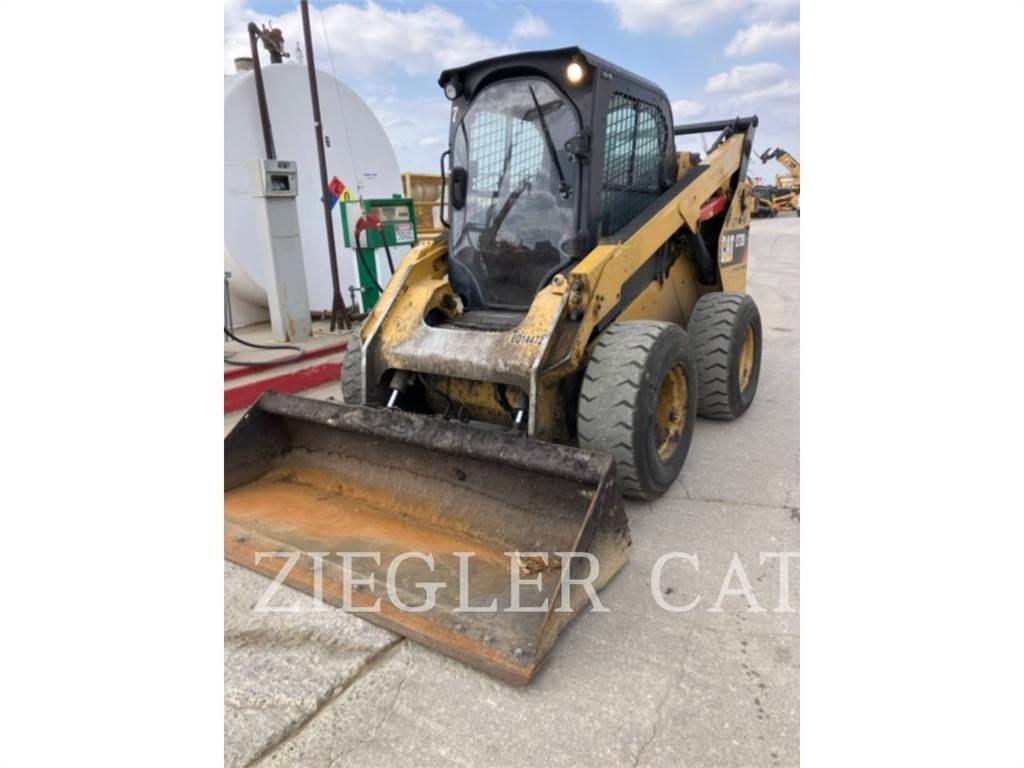 CAT 272D2 滑移装载机