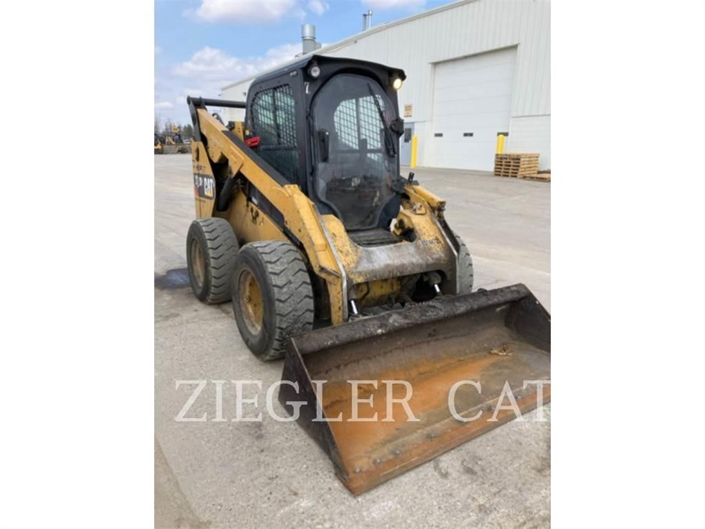 CAT 272D2 滑移装载机