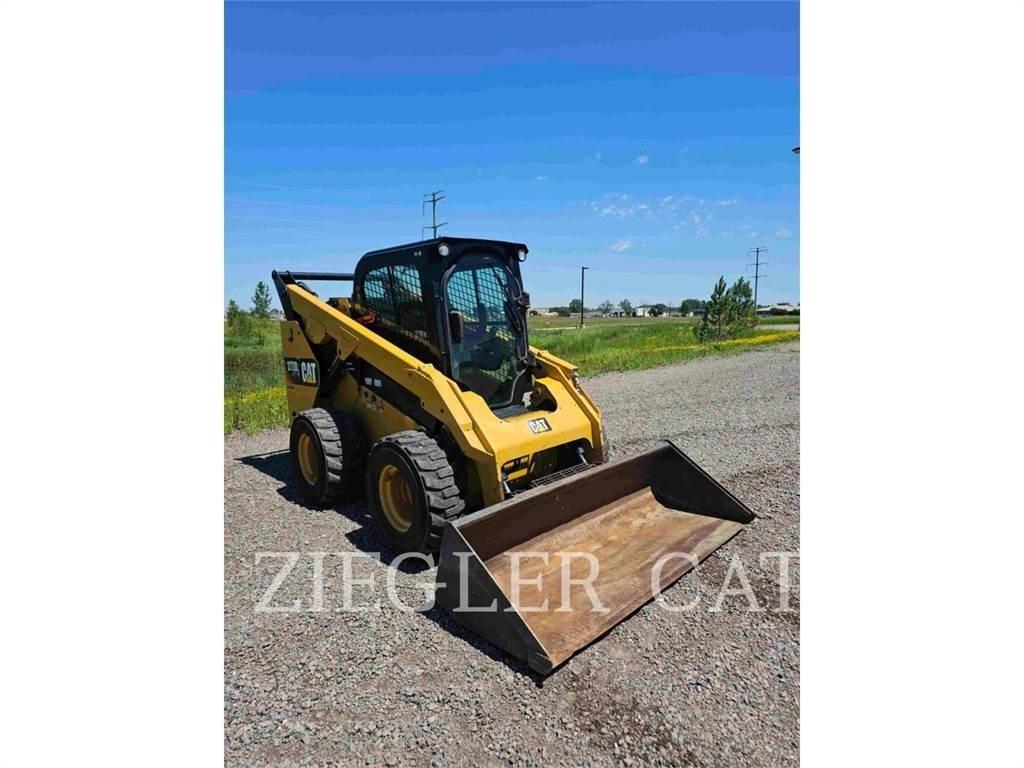 CAT 272D2 滑移装载机