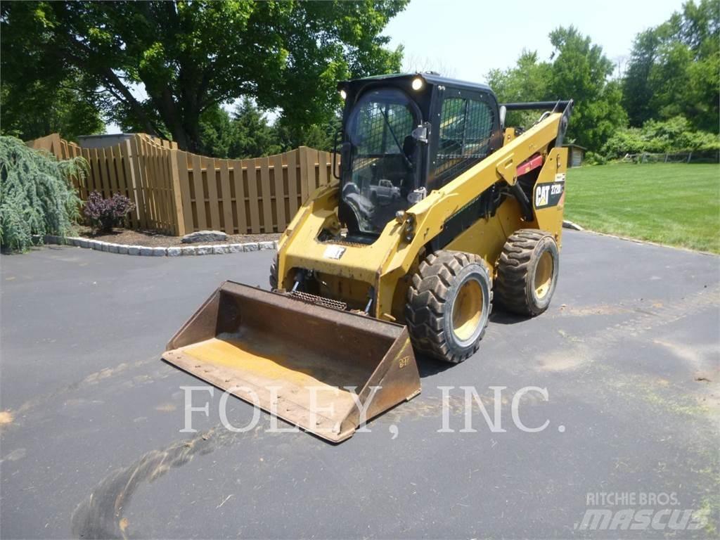 CAT 272D2 滑移装载机