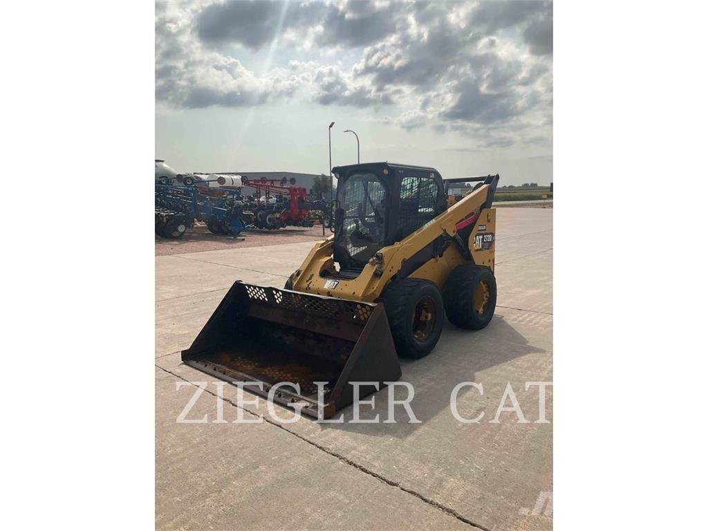 CAT 272D2 滑移装载机