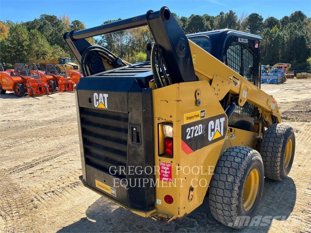 CAT 272D2 滑移装载机