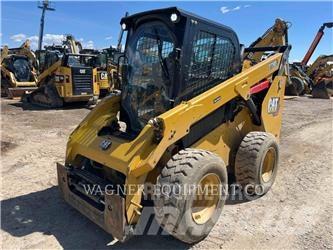 CAT 272D3 滑移装载机