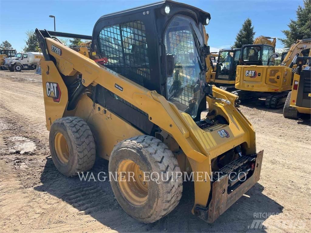 CAT 272D3 滑移装载机