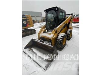 CAT 272D3 滑移装载机